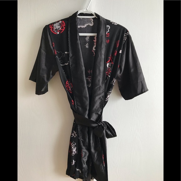 Robe - Picture 2 of 2